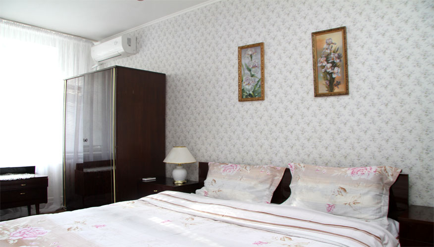 Retro Twist Apartment is a 3 rooms apartment for rent in Chisinau, Moldova